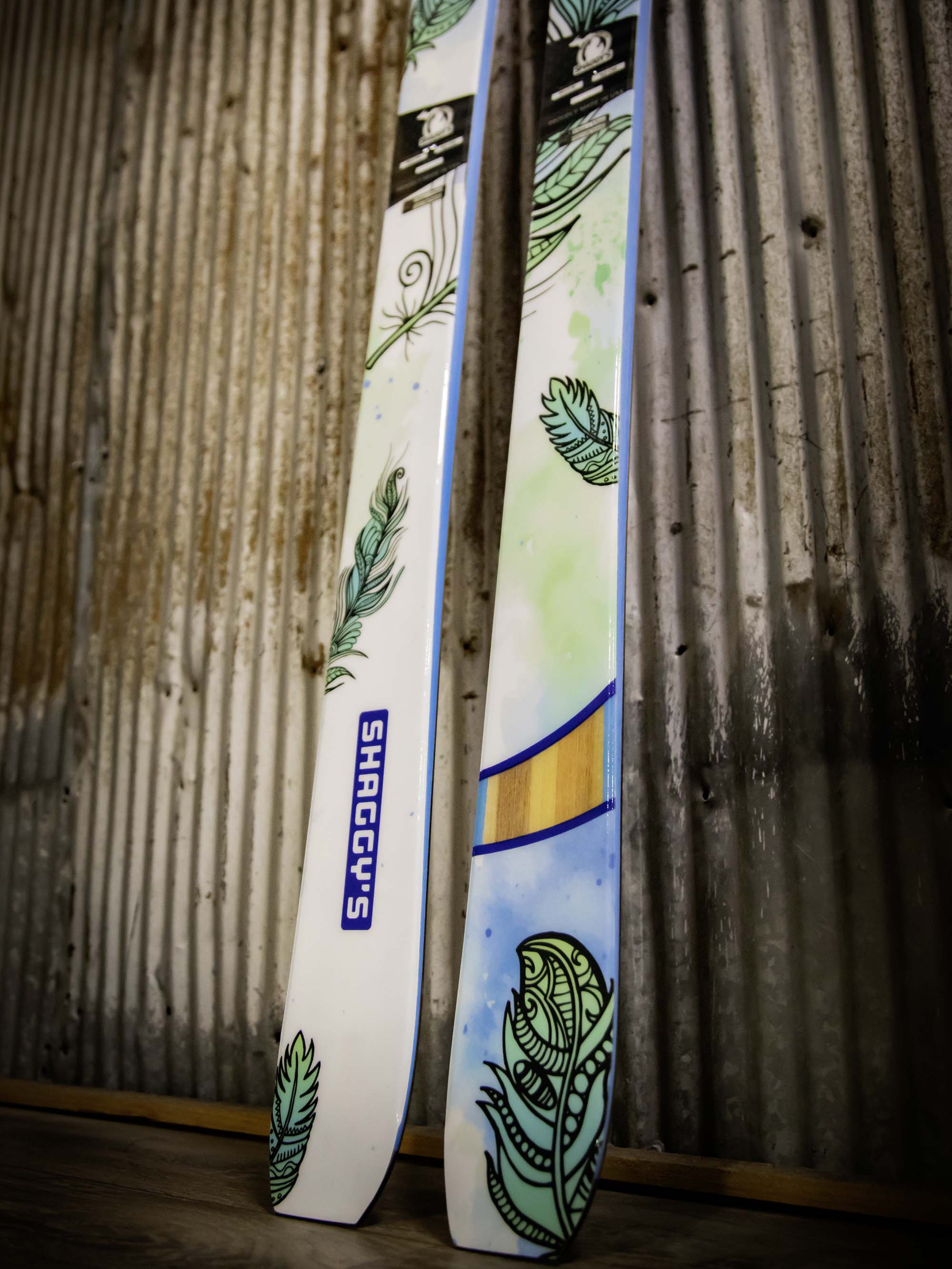 Belle 80 - Blue Feathers