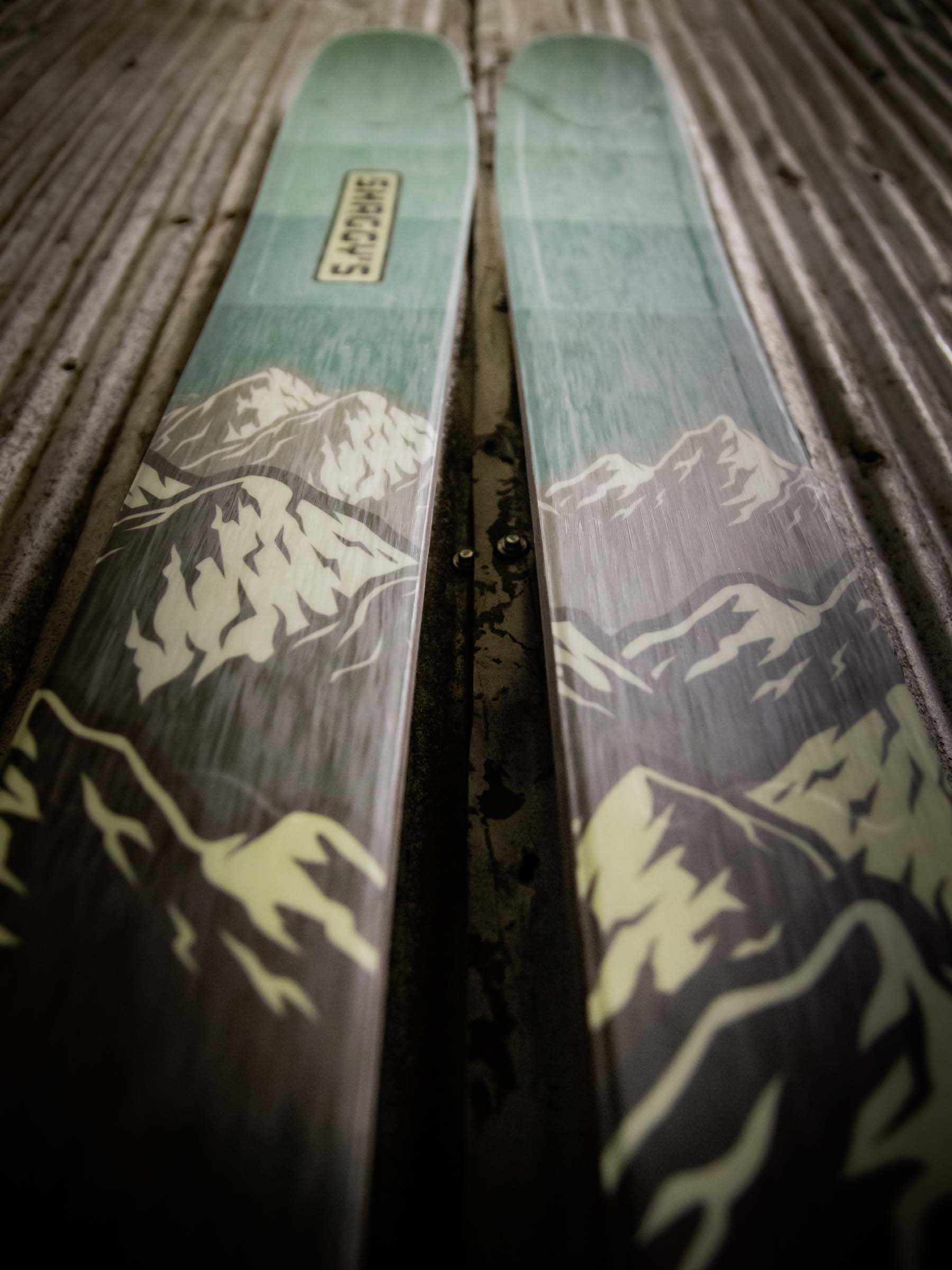 Mohawk 98 - 180 cm (Pre-Built) Forest Scene