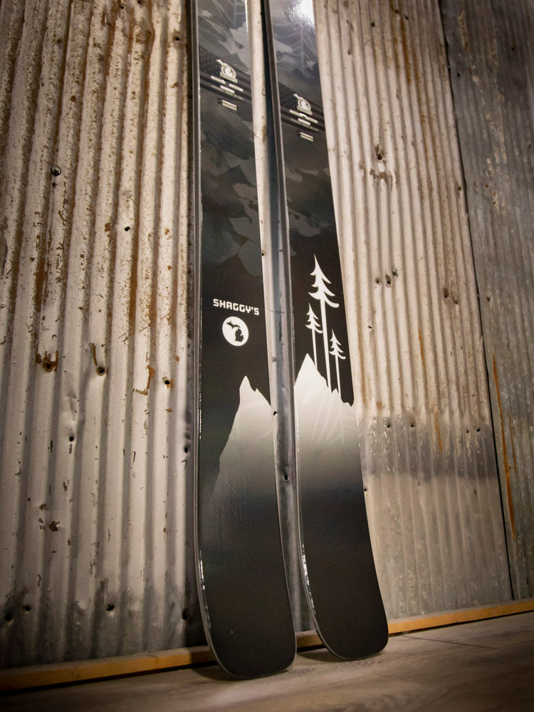 Ahmeek 105 - 186 cm (Pre-Built) White/Black Leaves