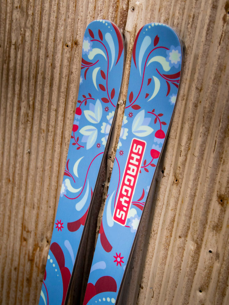Pair of skis with Nordic floral design 